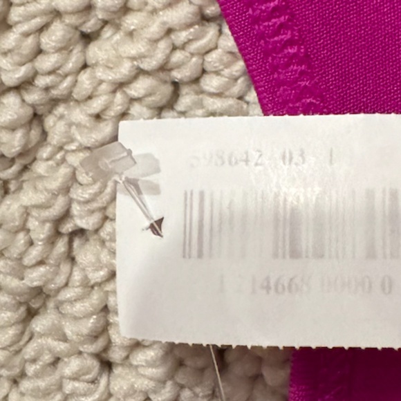 NWT: old navy active tank - Picture 5 of 5